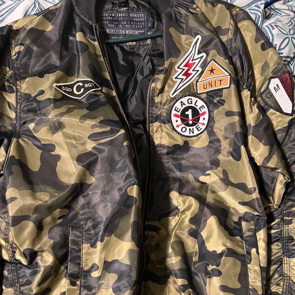 Army bomber jacket worn once - Picture 2 of 3